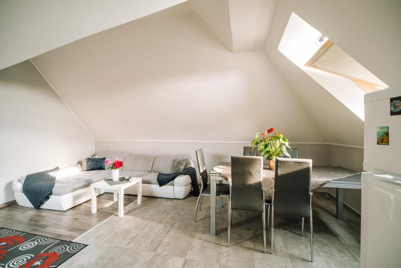 Buzavirag Apartman Keszthely Ngoại thất bức ảnh