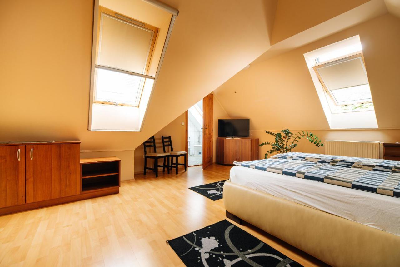 Buzavirag Apartman Keszthely Ngoại thất bức ảnh